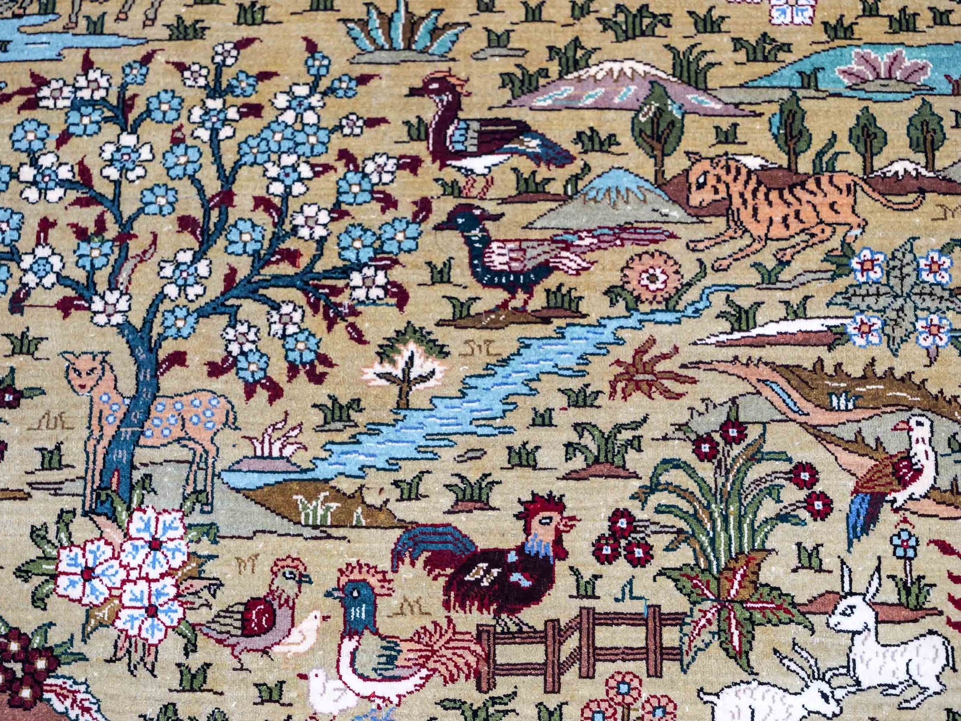 Sehr feiner, handgeknüpfter Khademi Orientteppich mit Hereke Design aus reiner Seide, rot, multicolor. 190x125 cm.  Vertrieb durch Jupiter Intl.