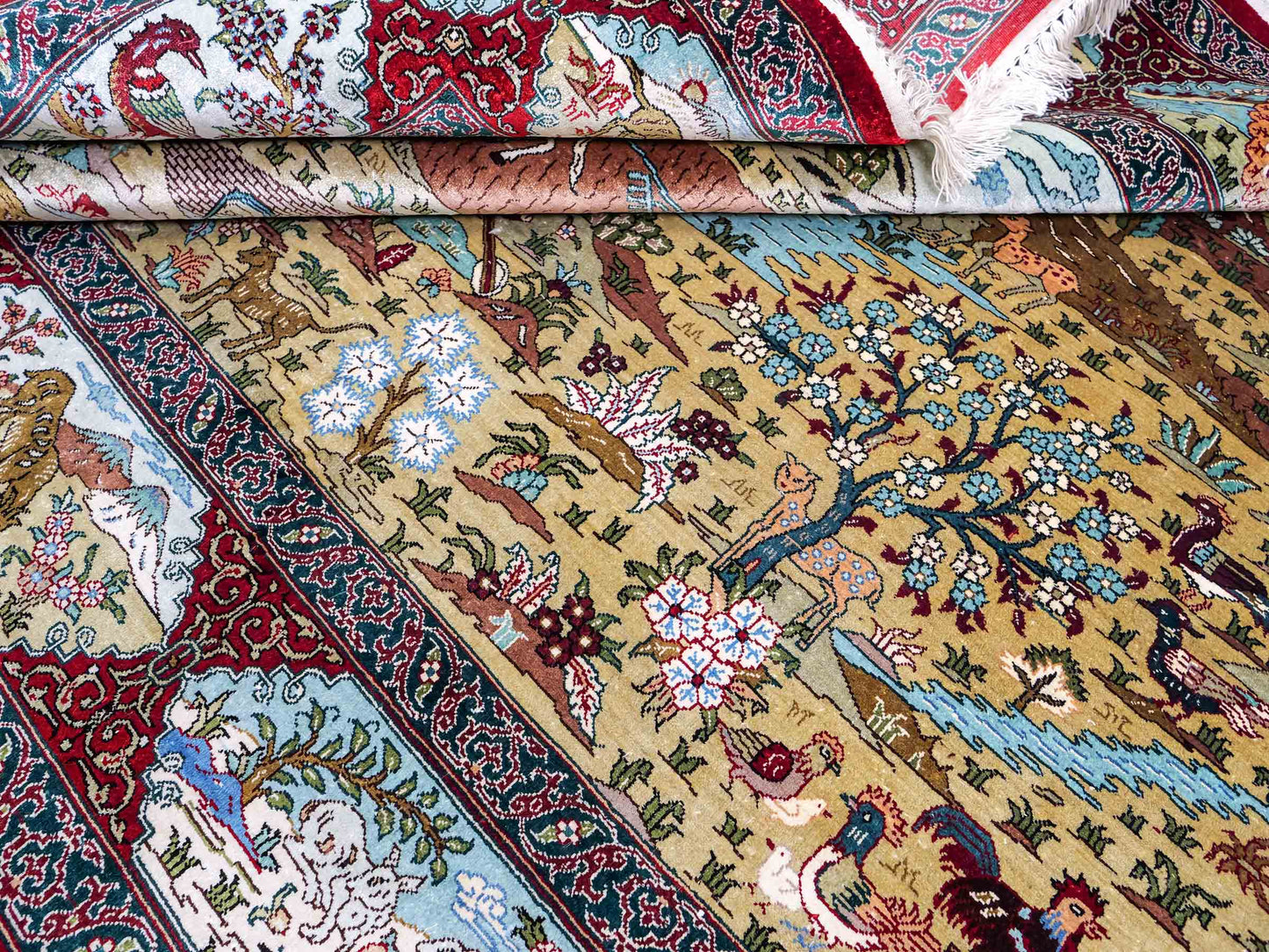 Sehr feiner, handgeknüpfter Khademi Orientteppich mit Hereke Design aus reiner Seide, rot, multicolor. 190x125 cm.  Vertrieb durch Jupiter Intl.