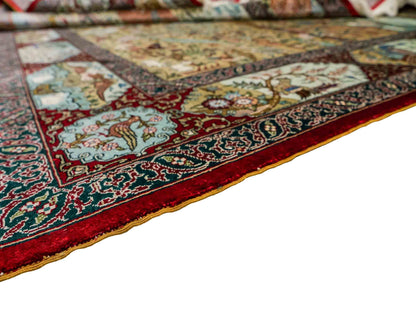 Sehr feiner, handgeknüpfter Khademi Orientteppich mit Hereke Design aus reiner Seide, rot, multicolor. 190x125 cm.  Vertrieb durch Jupiter Intl.