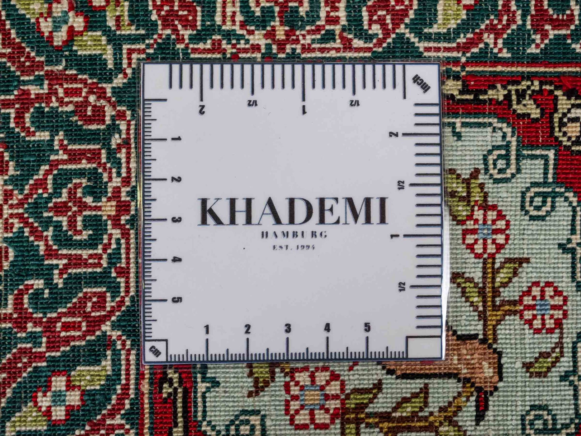 Sehr feiner, handgeknüpfter Khademi Orientteppich mit Hereke Design aus reiner Seide, rot, multicolor. 190x125 cm.  Vertrieb durch Jupiter Intl.