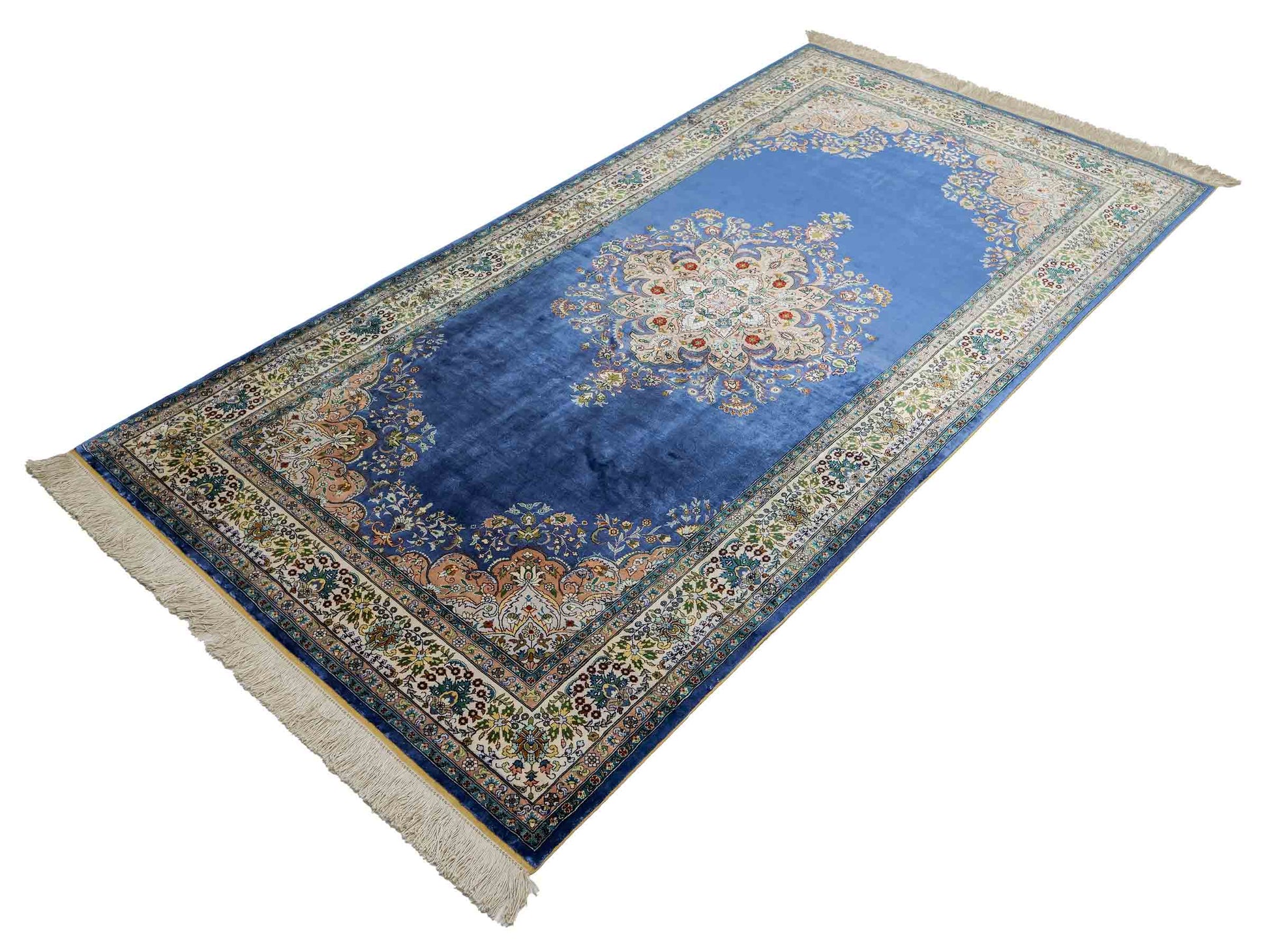 Sehr feiner, handgeknüpfter Khademi Orientteppich mit Hereke Design aus reiner Seide, blau, creme. 192x99 cm. Vertrieb durch Jupiter Intl.