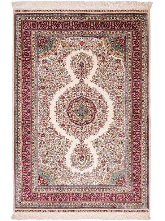 Sehr feiner, handgeknüpfter Khademi Orientteppich mit Hereke Design aus reiner Seide, creme, weiß, rot. 194x124 cm. Vertrieb durch Jupiter Intl.