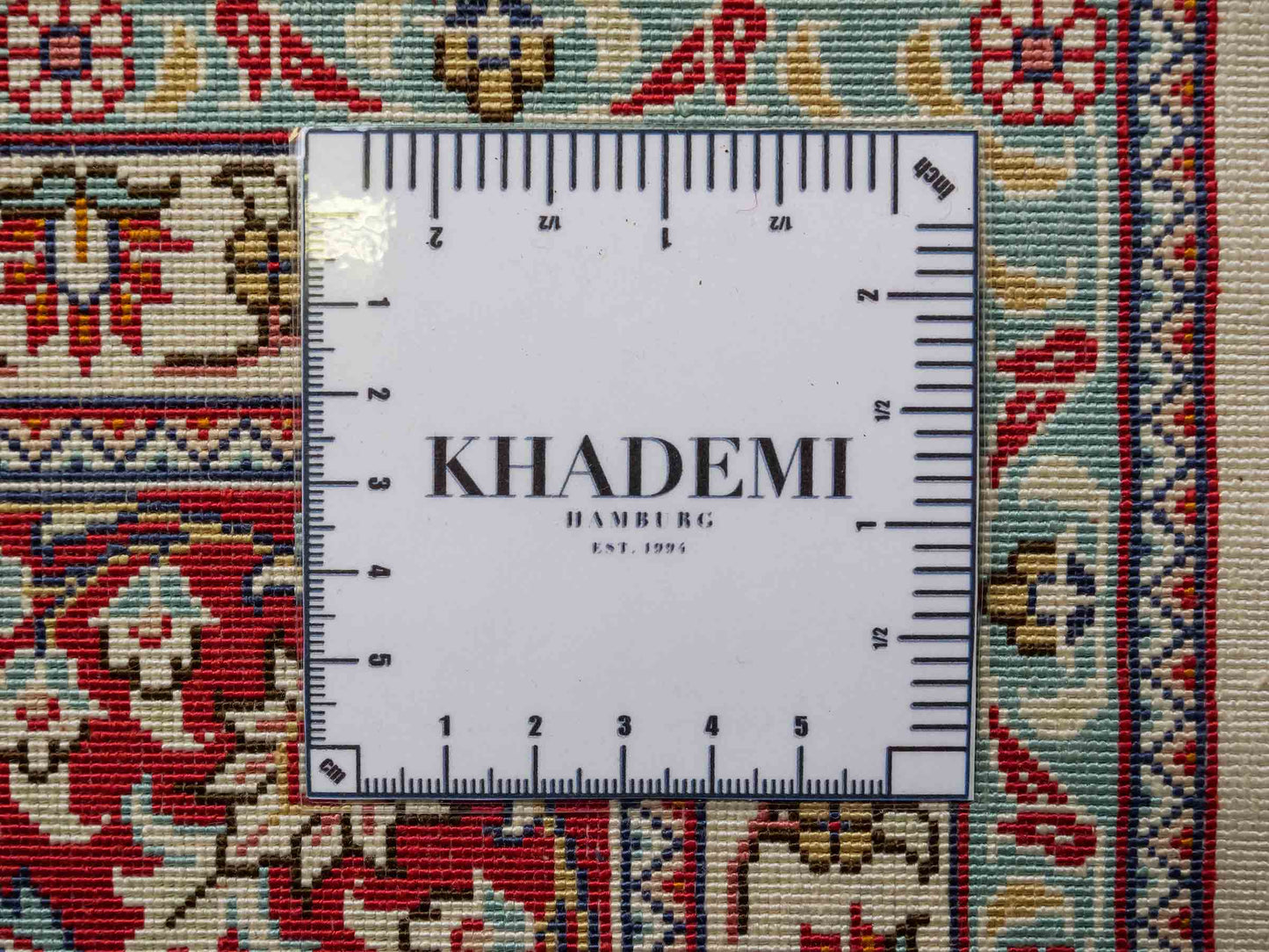 Sehr feiner, handgeknüpfter Khademi Orientteppich mit Hereke Design aus reiner Seide, creme, weiß, rot. 194x124 cm. Vertrieb durch Jupiter Intl.