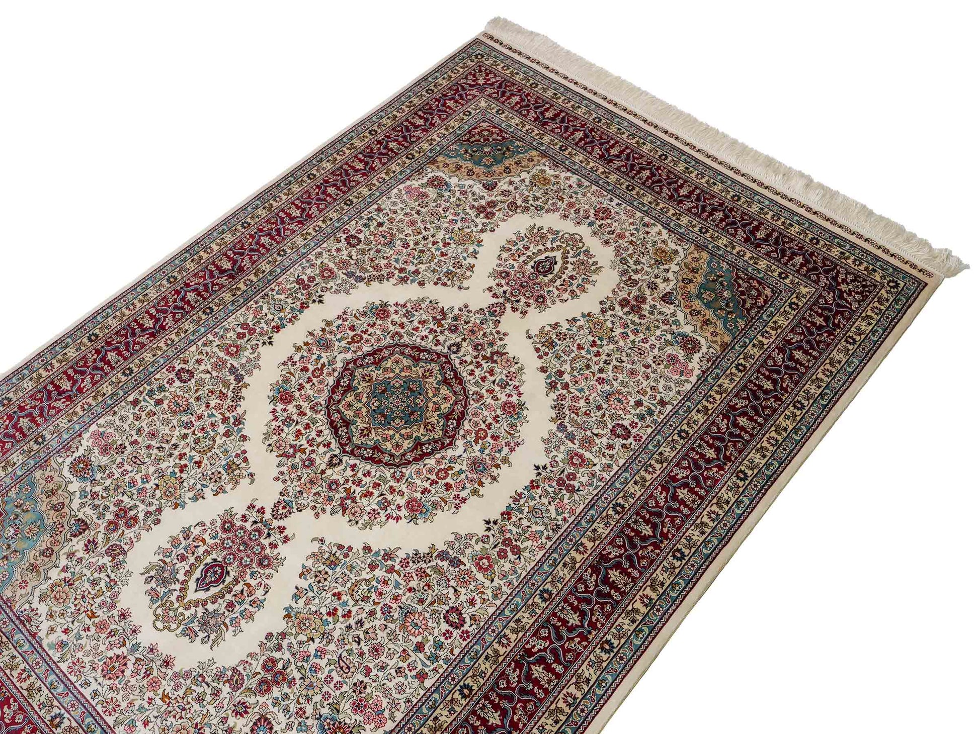 Sehr feiner, handgeknüpfter Khademi Orientteppich mit Hereke Design aus reiner Seide, creme, weiß, rot. 194x124 cm. Vertrieb durch Jupiter Intl.