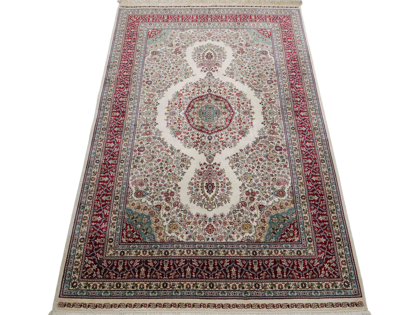 Sehr feiner, handgeknüpfter Khademi Orientteppich mit Hereke Design aus reiner Seide, creme, weiß, rot. 194x124 cm. Vertrieb durch Jupiter Intl.
