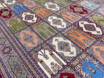 Sehr feiner, handgeknüpfter Khademi Orientteppich mit Hereke Design aus reiner Seide, rot, multicolor. 245x170 cm. Vertrieb durch Jupiter Intl.