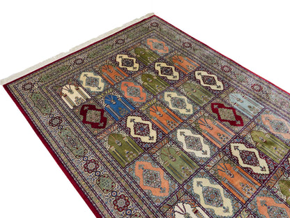 Sehr feiner, handgeknüpfter Khademi Orientteppich mit Hereke Design aus reiner Seide, rot, multicolor. 245x170 cm. Vertrieb durch Jupiter Intl.