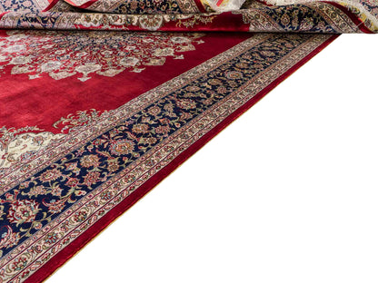 Sehr feiner, handgeknüpfter Khademi Orientteppich mit Hereke Design aus reiner Seide, rot, blau, creme. 248x155 cm. Vertrieb durch Jupiter Intl.