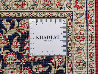 Sehr feiner, handgeknüpfter Khademi Orientteppich mit Hereke Design aus reiner Seide, rot, blau, creme. 248x155 cm. Vertrieb durch Jupiter Intl.