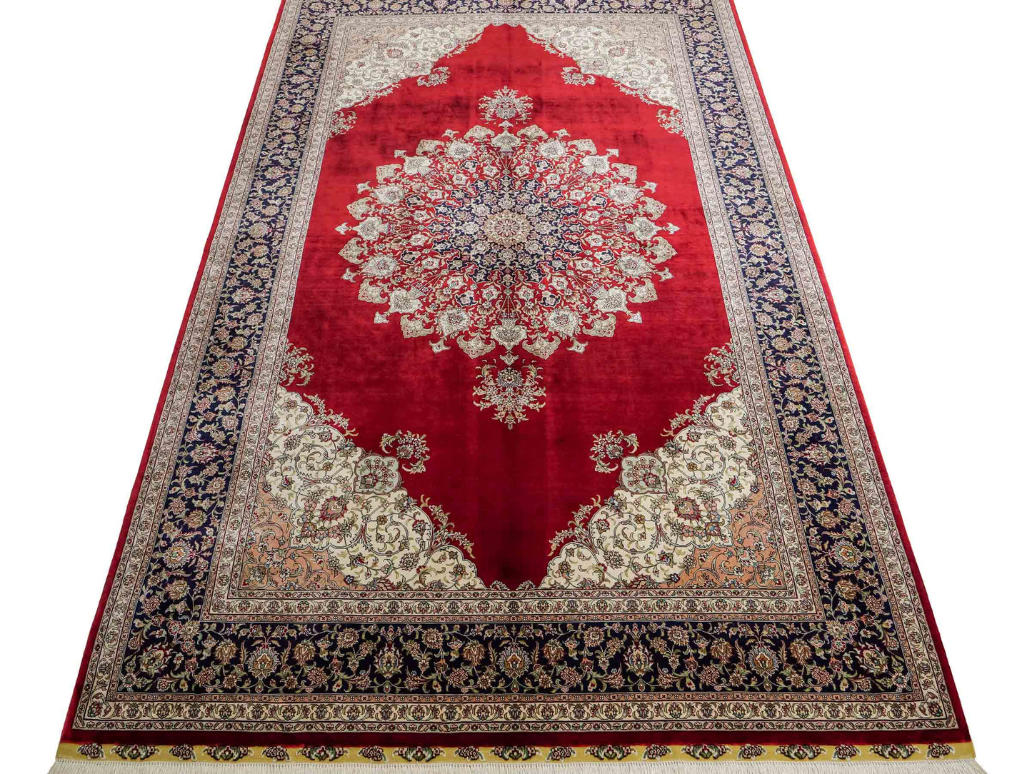 Sehr feiner, handgeknüpfter Khademi Orientteppich mit Hereke Design aus reiner Seide, rot, blau, creme. 248x155 cm. Vertrieb durch Jupiter Intl.