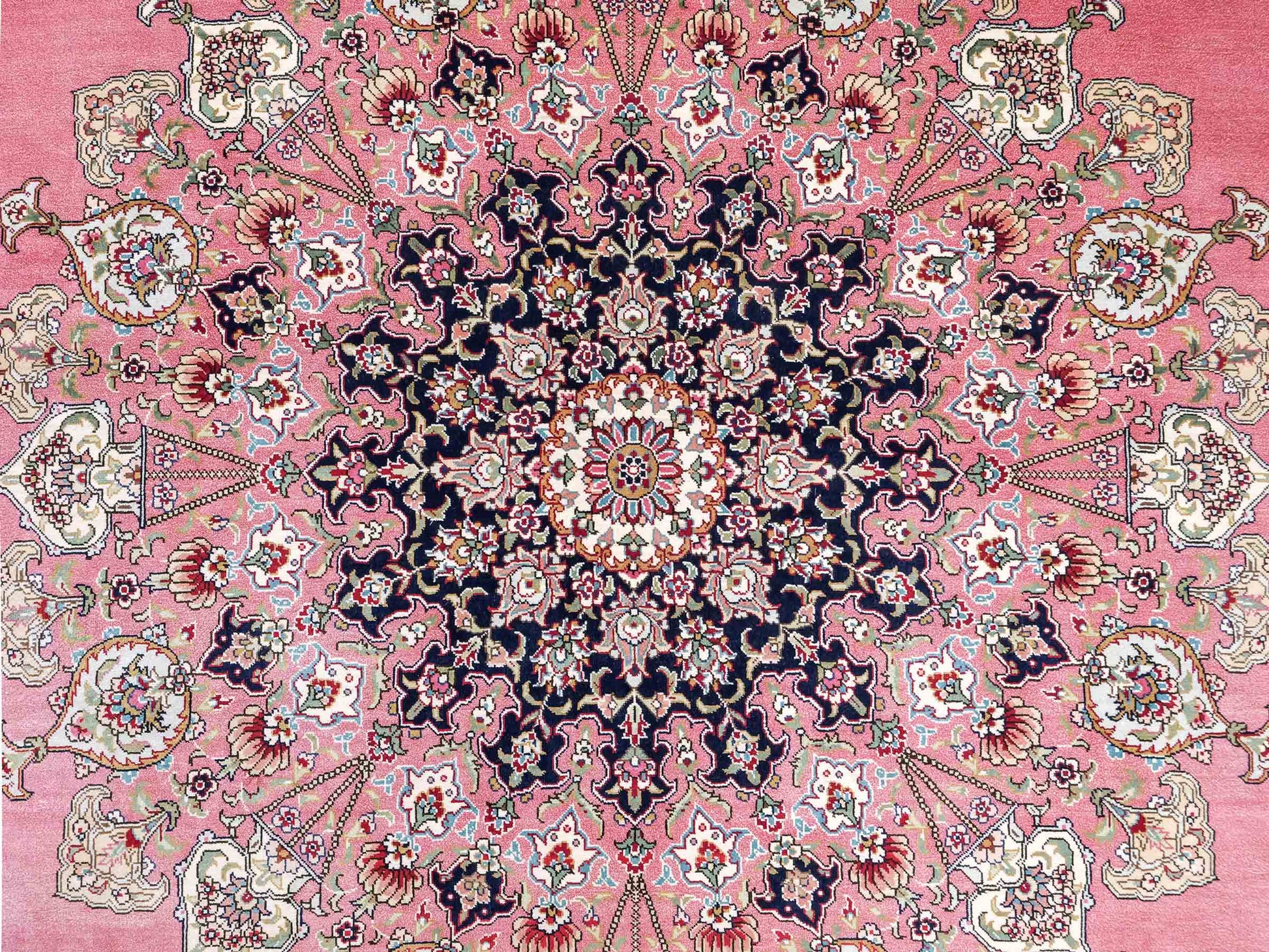 Sehr feiner, handgeknüpfter Khademi Orientteppich mit Hereke Design aus reiner Seide, rosa, blau. 249x171 cm. Vertrieb durch Jupiter Intl.