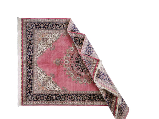 Sehr feiner, handgeknüpfter Khademi Orientteppich mit Hereke Design aus reiner Seide, rosa, blau. 249x171 cm. Vertrieb durch Jupiter Intl.