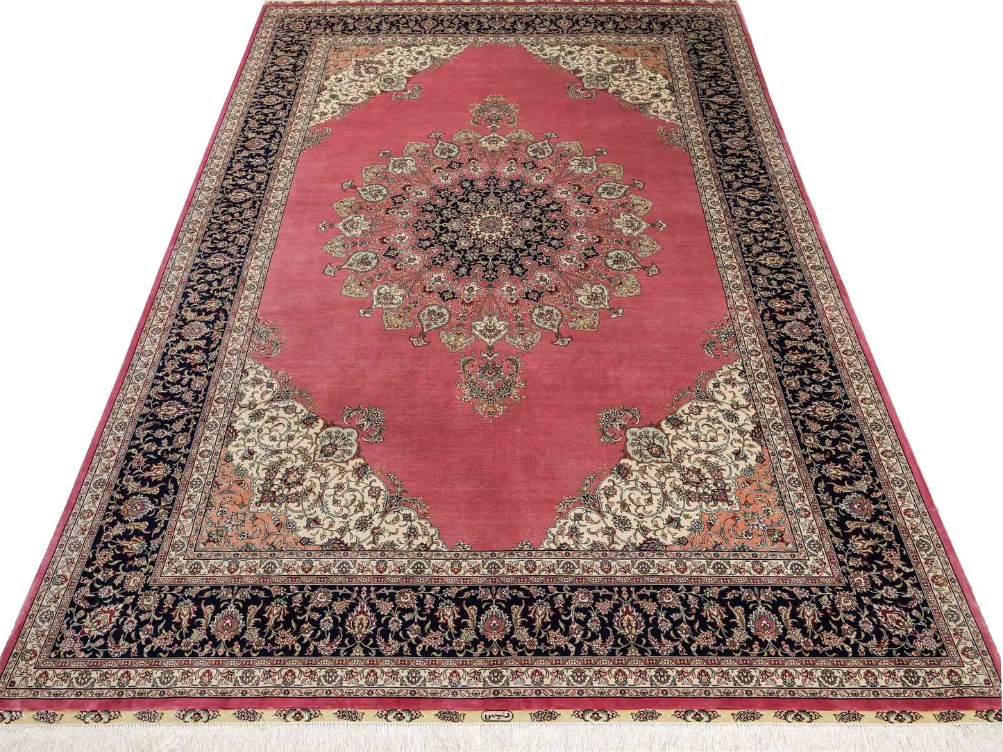 Sehr feiner, handgeknüpfter Khademi Orientteppich mit Hereke Design aus reiner Seide, rosa, blau. 249x171 cm. Vertrieb durch Jupiter Intl.