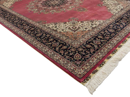 Sehr feiner, handgeknüpfter Khademi Orientteppich mit Hereke Design aus reiner Seide, rosa, blau. 249x171 cm. Vertrieb durch Jupiter Intl.