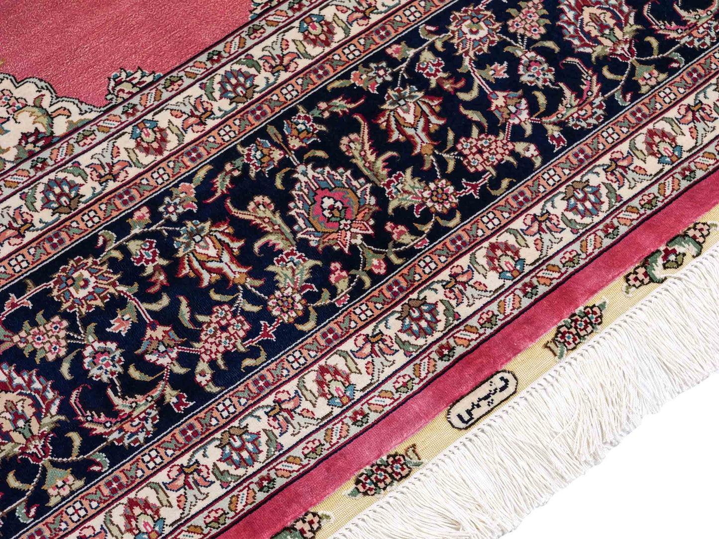 Sehr feiner, handgeknüpfter Khademi Orientteppich mit Hereke Design aus reiner Seide, rosa, blau. 249x171 cm. Vertrieb durch Jupiter Intl.