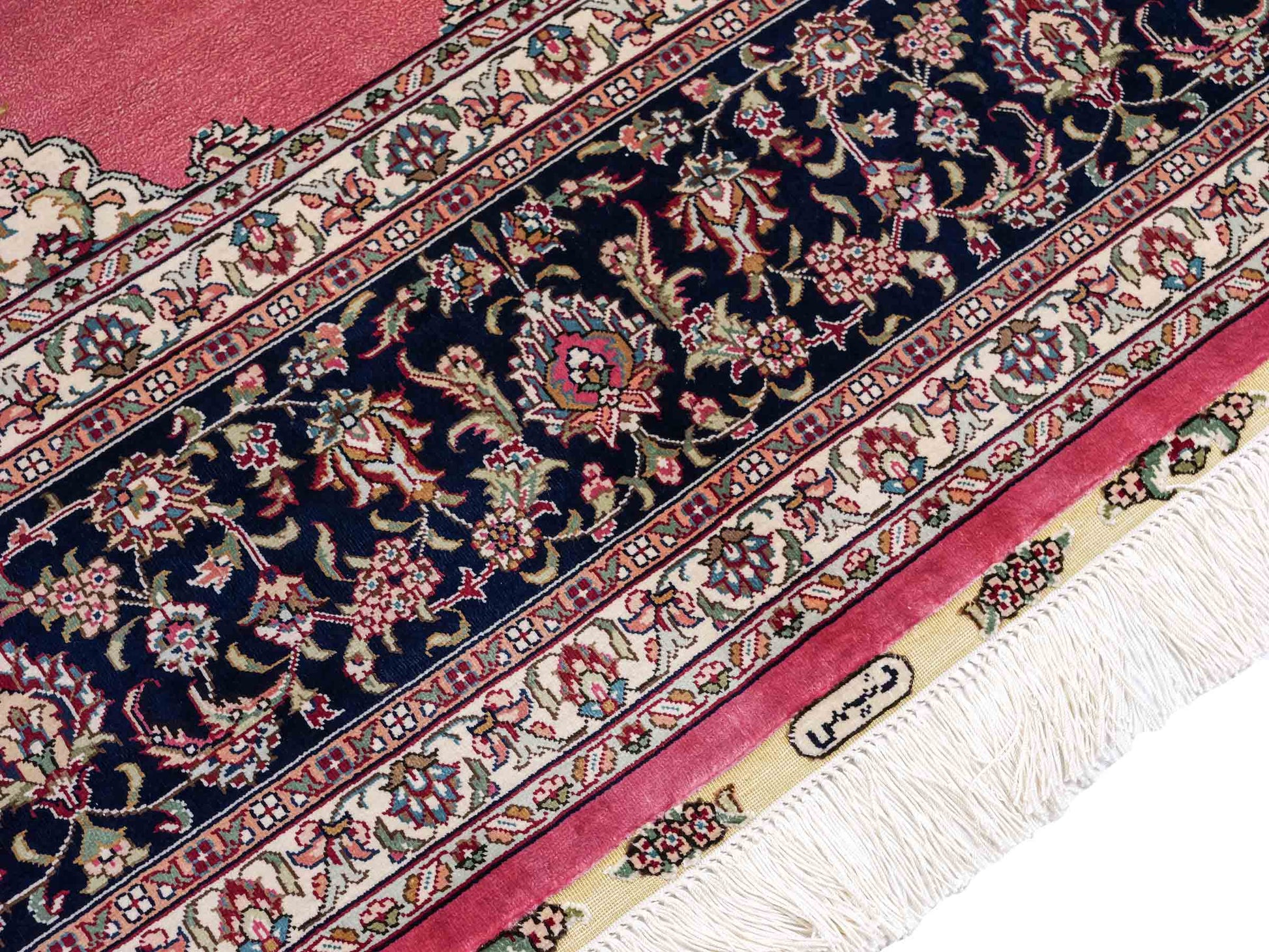 Sehr feiner, handgeknüpfter Khademi Orientteppich mit Hereke Design aus reiner Seide, rosa, blau. 249x171 cm. Vertrieb durch Jupiter Intl.