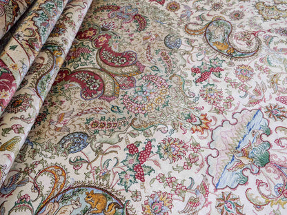 Sehr feiner, handgeknüpfter Khademi Orientteppich mit Hereke Design aus reiner Seide, creme, rosa, weiß. 276x189 cm. Vertrieb durch Jupiter Intl.