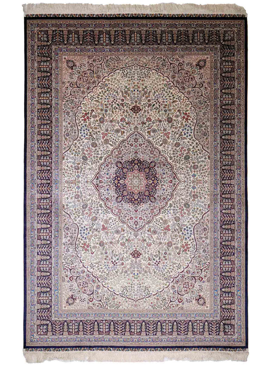 Sehr feiner, handgeknüpfter Khademi Orientteppich mit Hereke Design aus reiner Seide, weiß, blau. 277x184 cm. Vertrieb durch Jupiter Intl.