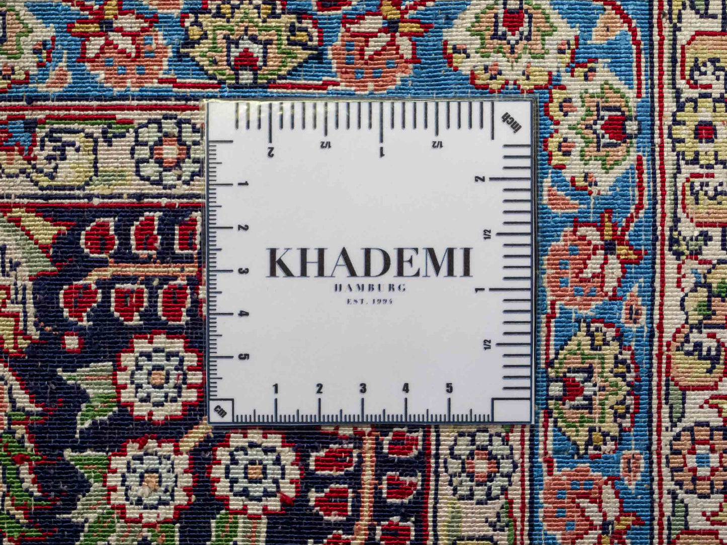 Sehr feiner, handgeknüpfter Khademi Orientteppich mit Hereke Design aus reiner Seide, weiß, blau. 277x184 cm. Vertrieb durch Jupiter Intl.