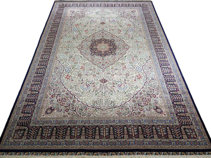 Sehr feiner, handgeknüpfter Khademi Orientteppich mit Hereke Design aus reiner Seide, weiß, blau. 277x184 cm. Vertrieb durch Jupiter Intl.