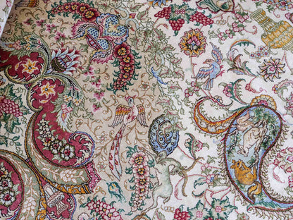 Sehr feiner, handgeknüpfter Khademi Orientteppich mit Hereke Design aus reiner Seide, creme, rosa, weiß. 278x189 cm. Vertrieb durch Jupiter Intl.