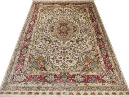 Sehr feiner, handgeknüpfter Khademi Orientteppich mit Hereke Design aus reiner Seide, creme, rosa, weiß. 278x189 cm. Vertrieb durch Jupiter Intl.