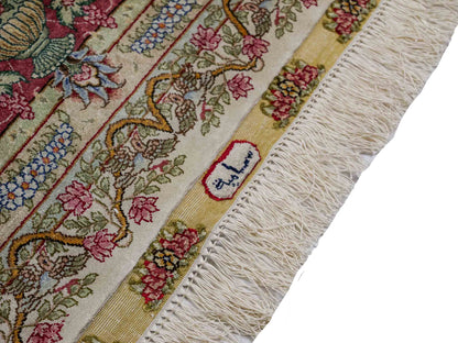 Sehr feiner, handgeknüpfter Khademi Orientteppich mit Hereke Design aus reiner Seide, creme, rosa, weiß. 278x189 cm. Vertrieb durch Jupiter Intl.