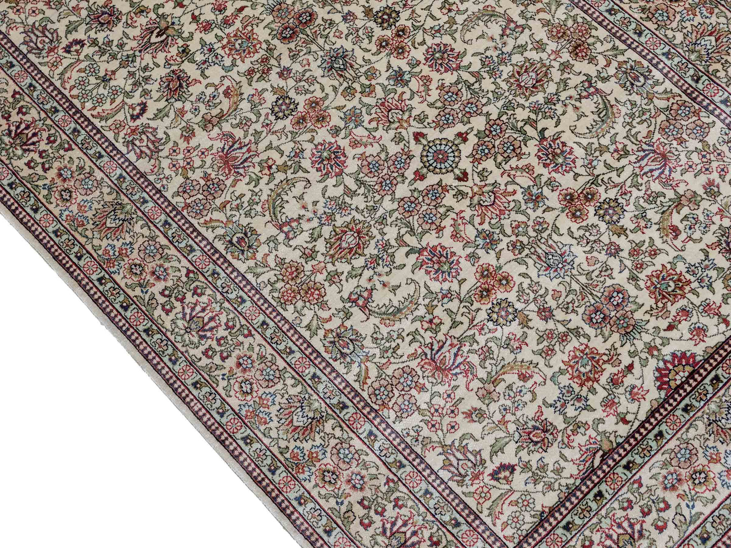 Sehr feiner, handgeknüpfter Khademi Orientteppich Läufer mit Hereke Design aus purer Seide, creme, weiß, beige. 304x76 cm. Vertrieb durch Jupiter Intl.