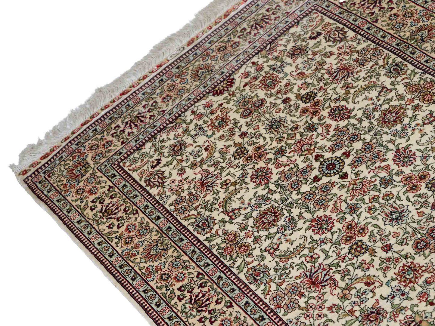 Sehr feiner, handgeknüpfter Khademi Orientteppich Läufer mit Hereke Design aus purer Seide, creme, weiß, beige. 304x76 cm. Vertrieb durch Jupiter Intl.