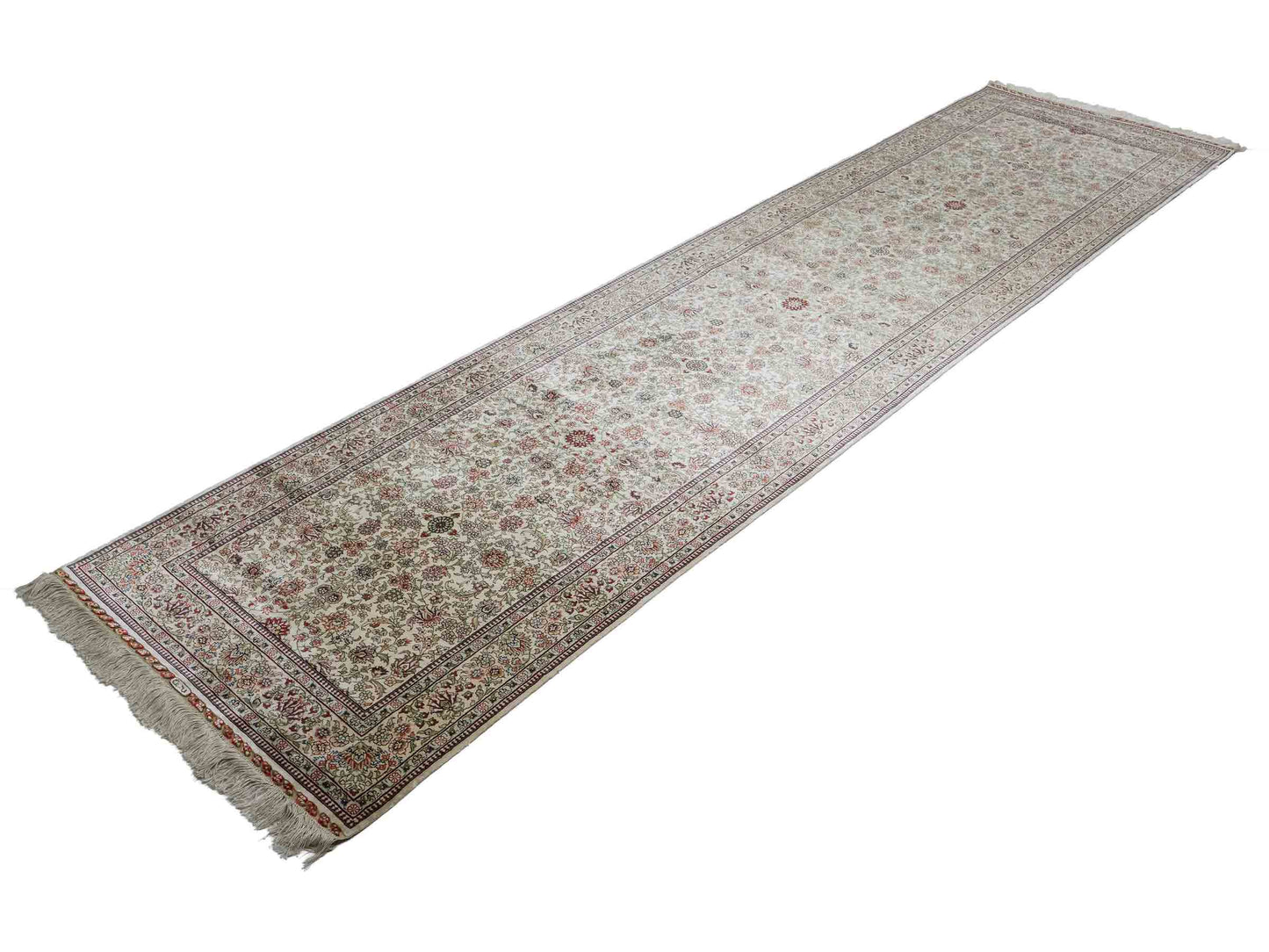 Sehr feiner, handgeknüpfter Khademi Orientteppich Läufer mit Hereke Design aus purer Seide, creme, weiß, beige. 304x76 cm. Vertrieb durch Jupiter Intl.