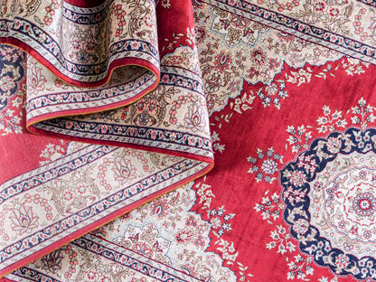 Sehr feiner, handgeknüpfter Khademi Orientteppich Läufer mit Hereke Design aus purer Seide, rot, creme. 306x79 cm. Vertrieb durch Jupiter Intl.