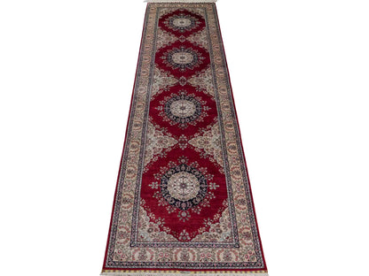 Sehr feiner, handgeknüpfter Khademi Orientteppich Läufer mit Hereke Design aus purer Seide, rot, creme. 306x79 cm. Vertrieb durch Jupiter Intl.