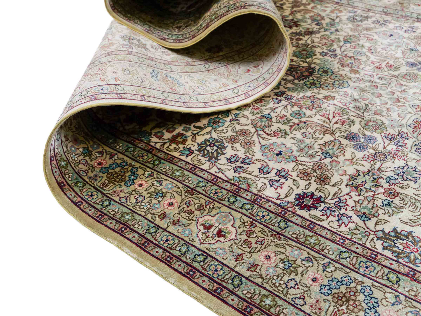 Sehr feiner, handgeknüpfter Khademi Orientteppich mit Hereke Design aus purer Seide, creme, weiß, beige. 307x79 cm. Vertrieb durch Jupiter Intl.
