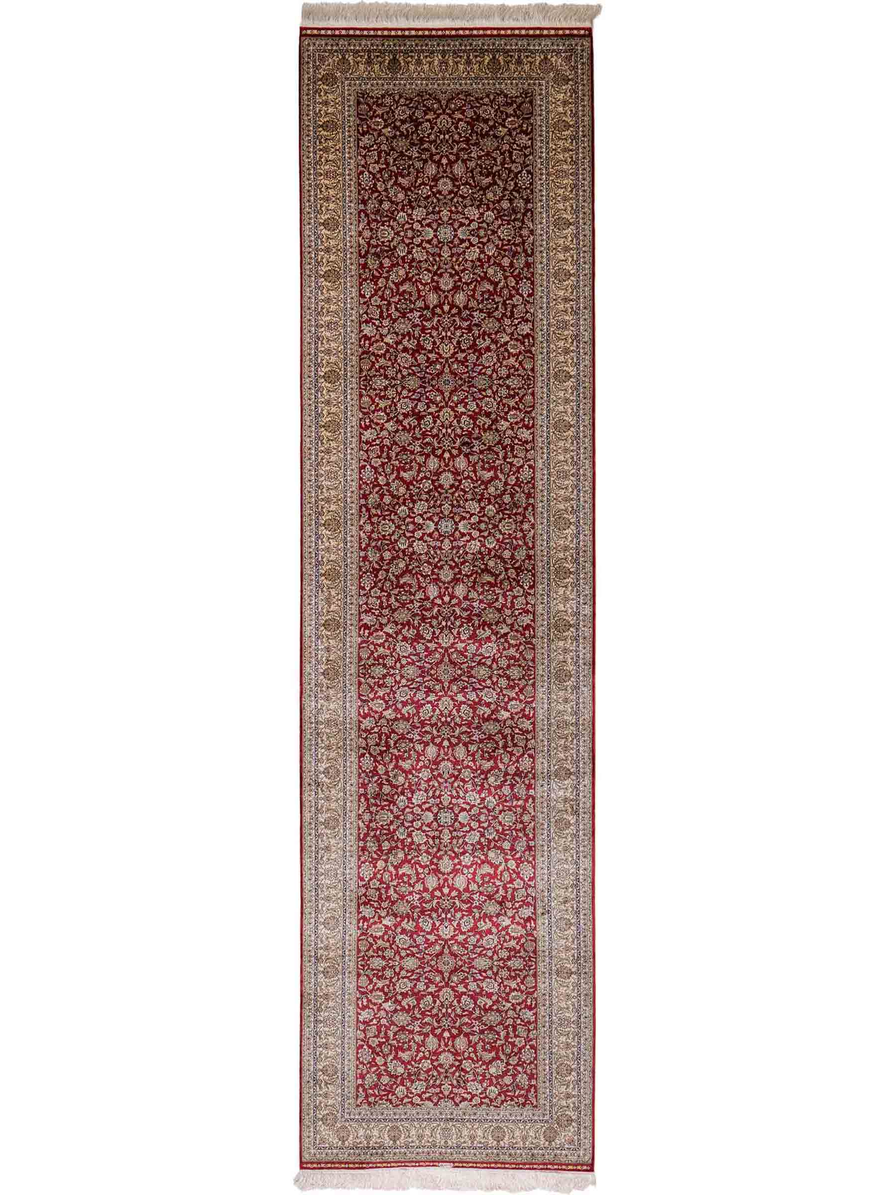Sehr feiner, handgeknüpfter Khademi Orientteppich mit Hereke Design aus purer Seide, rot, creme, weiß. 308x79 cm. Vertrieb durch Jupiter Intl.