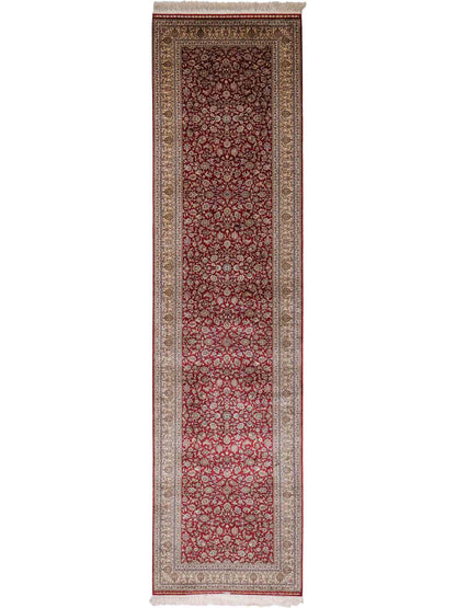 Sehr feiner, handgeknüpfter Khademi Orientteppich mit Hereke Design aus purer Seide, rot, creme, weiß. 308x79 cm. Vertrieb durch Jupiter Intl.