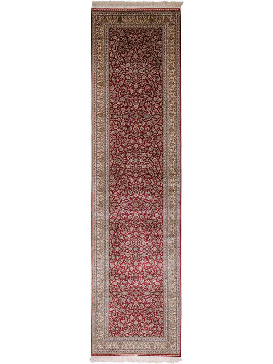 Sehr feiner, handgeknüpfter Khademi Orientteppich mit Hereke Design aus purer Seide, rot, creme, weiß. 308x79 cm. Vertrieb durch Jupiter Intl.