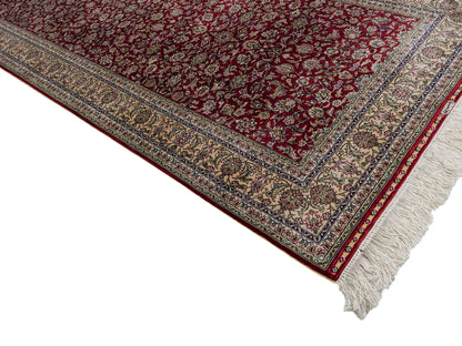 Sehr feiner, handgeknüpfter Khademi Orientteppich mit Hereke Design aus purer Seide, rot, creme, weiß. 308x79 cm. Vertrieb durch Jupiter Intl.