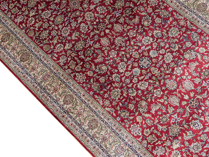 Sehr feiner, handgeknüpfter Khademi Orientteppich mit Hereke Design aus purer Seide, rot, creme, weiß. 308x79 cm. Vertrieb durch Jupiter Intl.