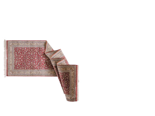 Sehr feiner, handgeknüpfter Khademi Orientteppich mit Hereke Design aus purer Seide, rot, creme, weiß. 308x79 cm. Vertrieb durch Jupiter Intl.