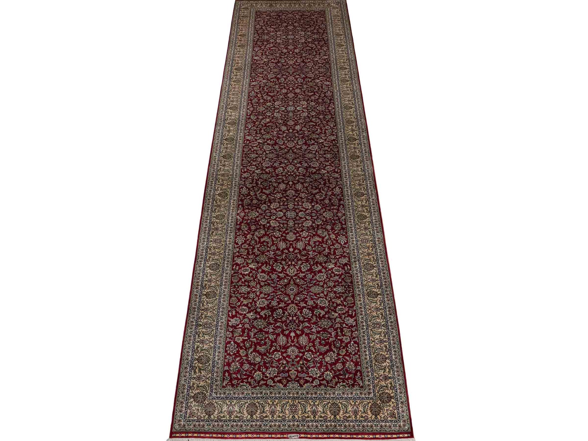 Sehr feiner, handgeknüpfter Khademi Orientteppich mit Hereke Design aus purer Seide, rot, creme, weiß. 308x79 cm. Vertrieb durch Jupiter Intl.