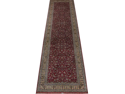 Sehr feiner, handgeknüpfter Khademi Orientteppich mit Hereke Design aus purer Seide, rot, creme, weiß. 308x79 cm. Vertrieb durch Jupiter Intl.