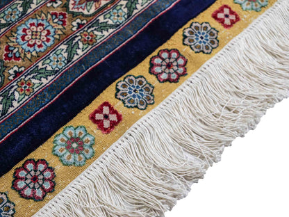 Sehr feiner, handgeknüpfter Khademi Orientteppich mit Hereke Design aus reiner Seide, rosa, blau, weiß. 370x279 cm. Vertrieb durch Jupiter Intl.