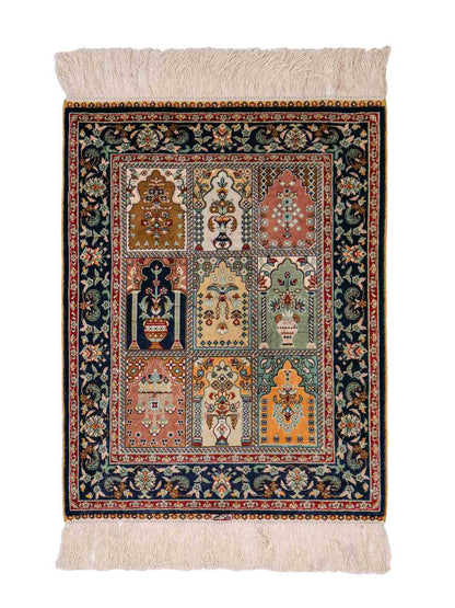 Sehr feiner, handgeknüpfter Khademi Orientteppich aus reiner Seide mit Hereke Design, blau, multicolor. 61x47 cm. Vertrieb durch Jupiter Intl.