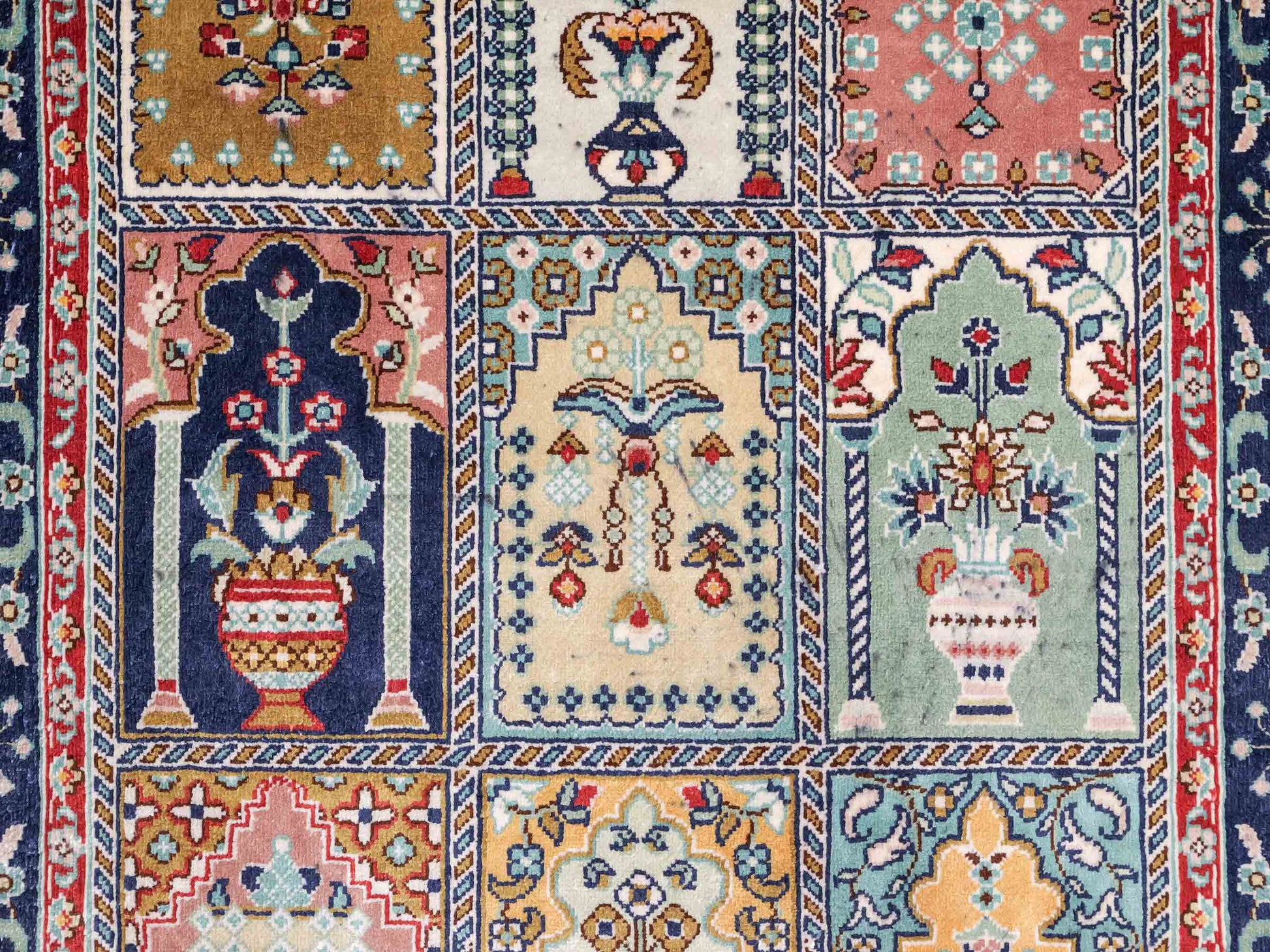 Sehr feiner, handgeknüpfter Khademi Orientteppich aus reiner Seide mit Hereke Design, blau, multicolor. 61x47 cm. Vertrieb durch Jupiter Intl.