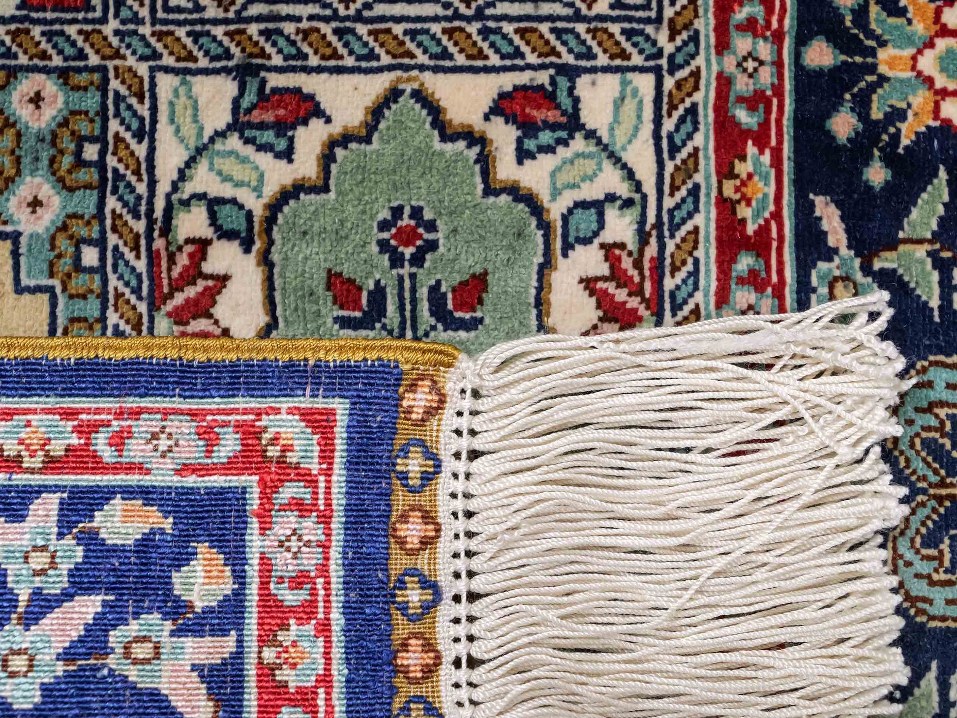 Sehr feiner, handgeknüpfter Khademi Orientteppich aus reiner Seide mit Hereke Design, blau, multicolor. 61x47 cm. Vertrieb durch Jupiter Intl.