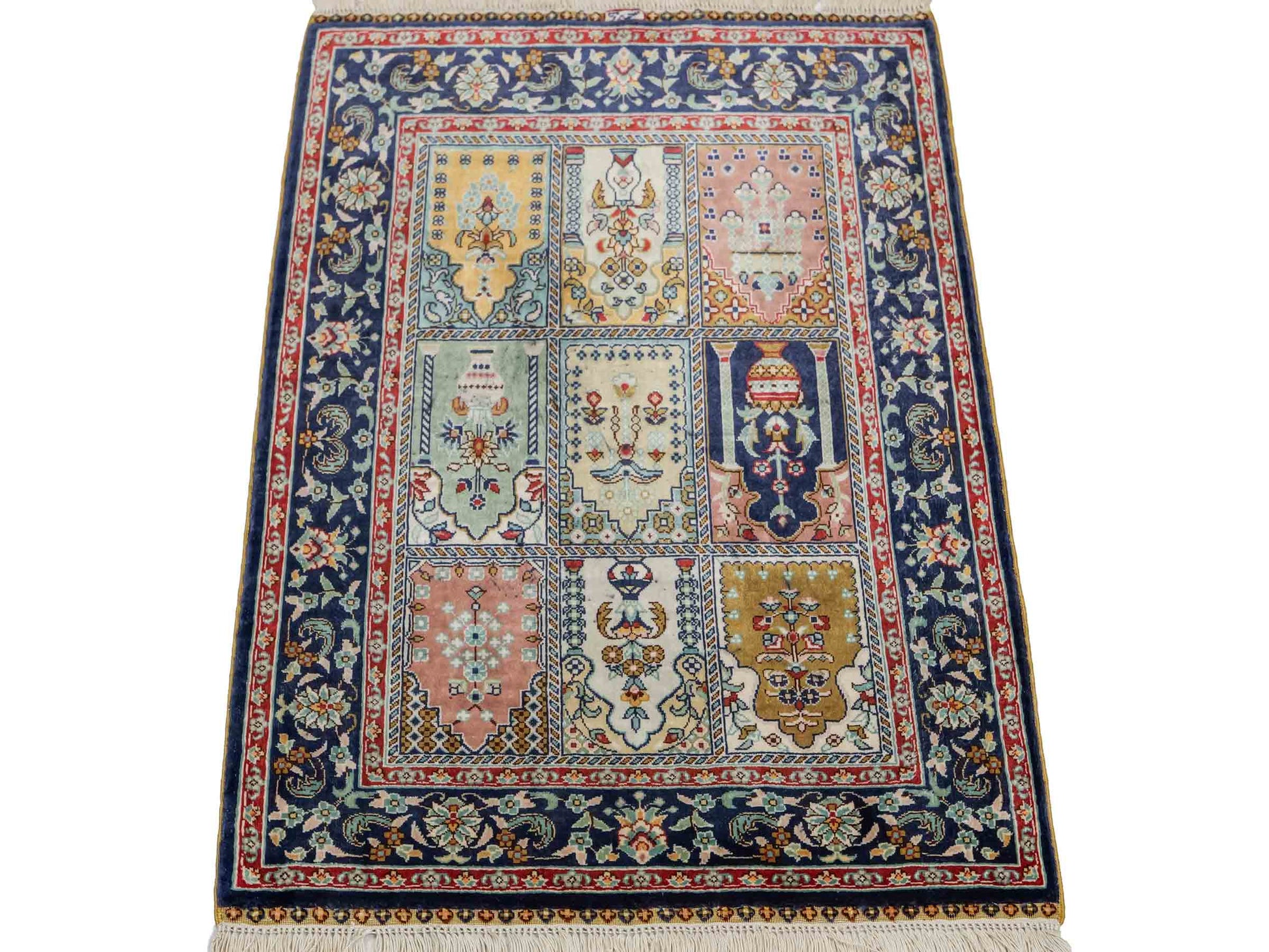 Sehr feiner, handgeknüpfter Khademi Orientteppich aus reiner Seide mit Hereke Design, blau, multicolor. 61x47 cm. Vertrieb durch Jupiter Intl.