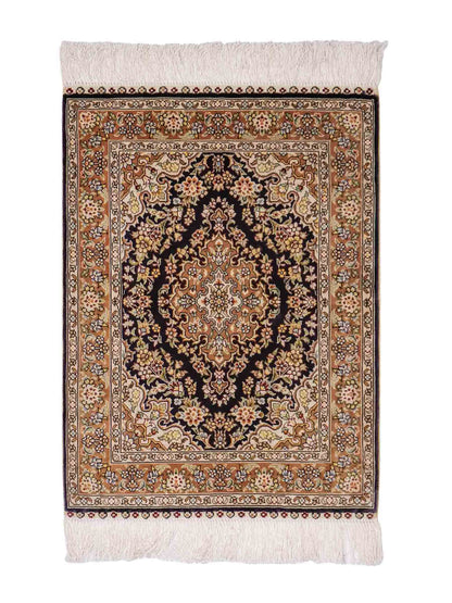 Sehr feiner, handgeknüpfter Khademi Orientteppich mit Hereke Design aus reiner Seide, blau, beige. 61x47 cm. Vertrieb durch Jupiter Intl.