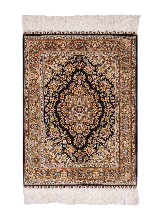 Sehr feiner, handgeknüpfter Khademi Orientteppich mit Hereke Design aus reiner Seide, blau, beige. 61x47 cm. Vertrieb durch Jupiter Intl.
