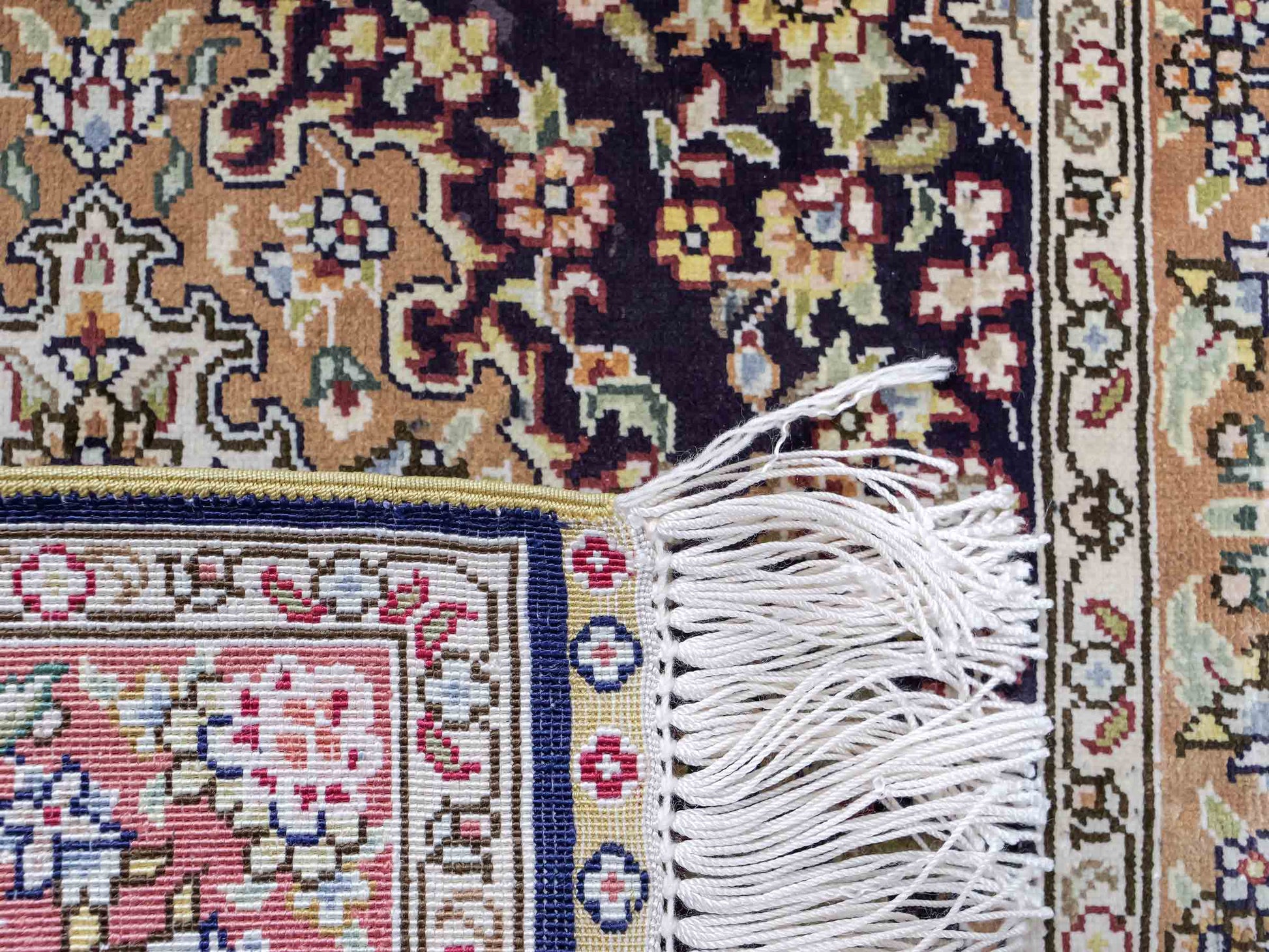 Sehr feiner, handgeknüpfter Khademi Orientteppich mit Hereke Design aus reiner Seide, blau, beige. 61x47 cm. Vertrieb durch Jupiter Intl.