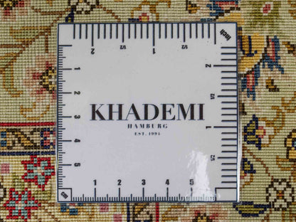 Sehr feiner, handgeknüpfter Khademi Orientteppich mit Hereke Design aus reiner Seide, rot, grün. 62x47 cm. Vertrieb durch Jupiter Intl.